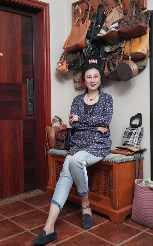 老师脱光让我操的相关介绍