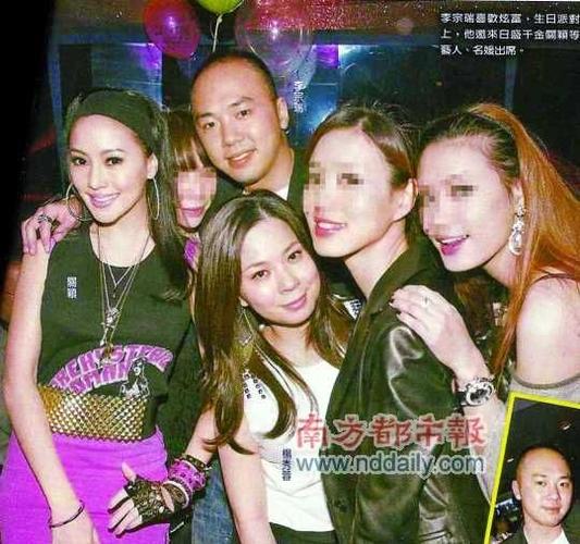 操白黑丝美女的相关介绍
