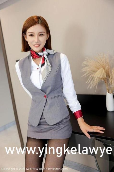 操大奶子美女老师的相关介绍