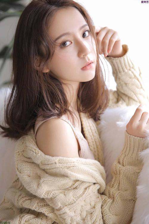 极品美女扒开粉嫩小av的相关介绍