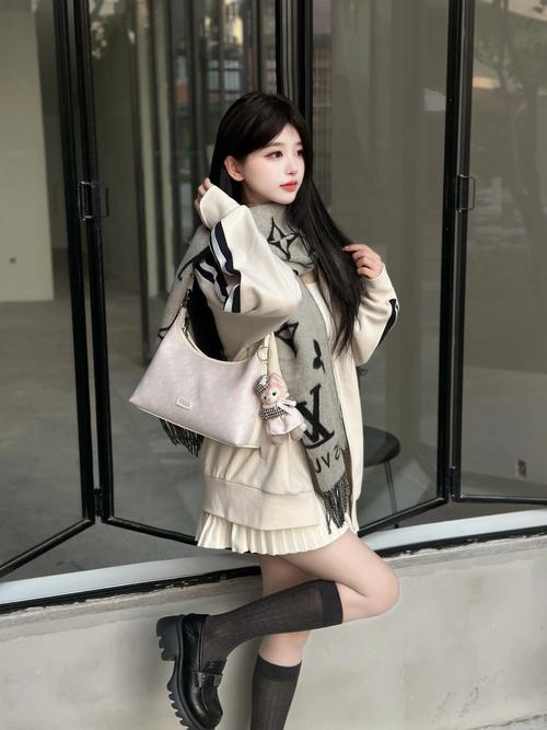 女人下身有黄色分泌物的相关介绍
