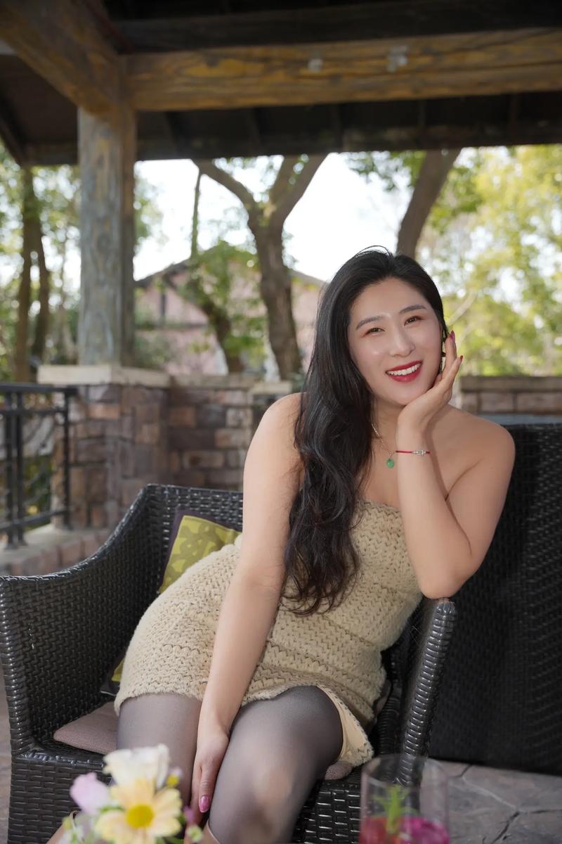 男人操美女老师的相关介绍