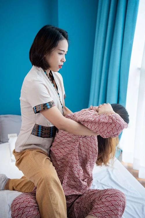 亚洲女女百合av发布页的相关介绍