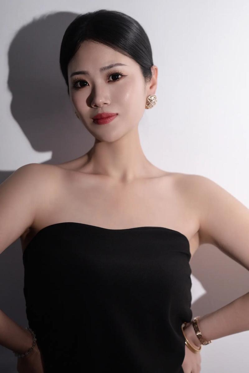 啪啪丰满人妻的相关介绍