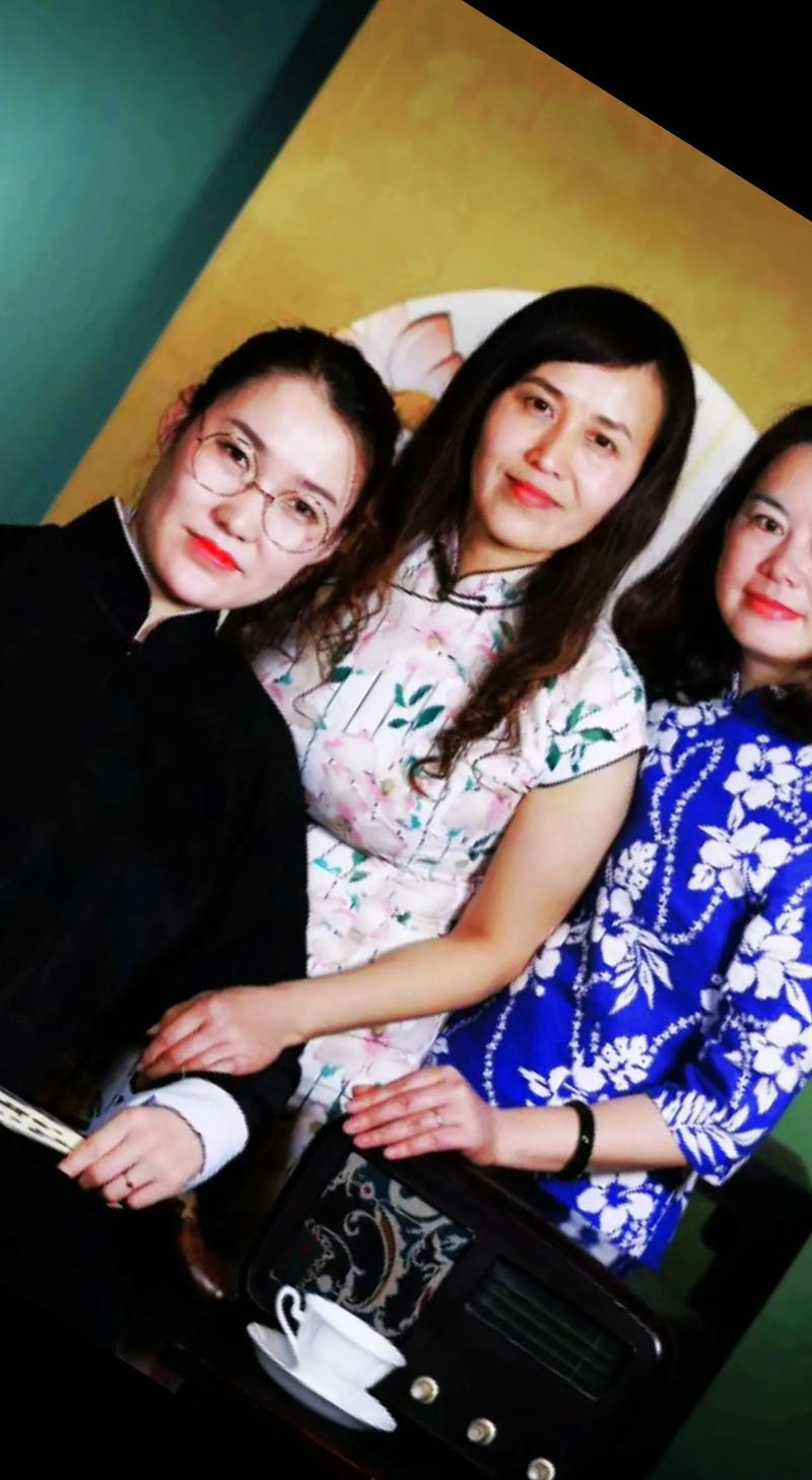 操美女老师大奶子的相关介绍