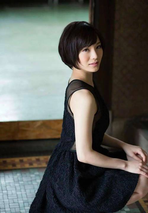 麻豆少妇和漂亮人妻的相关介绍