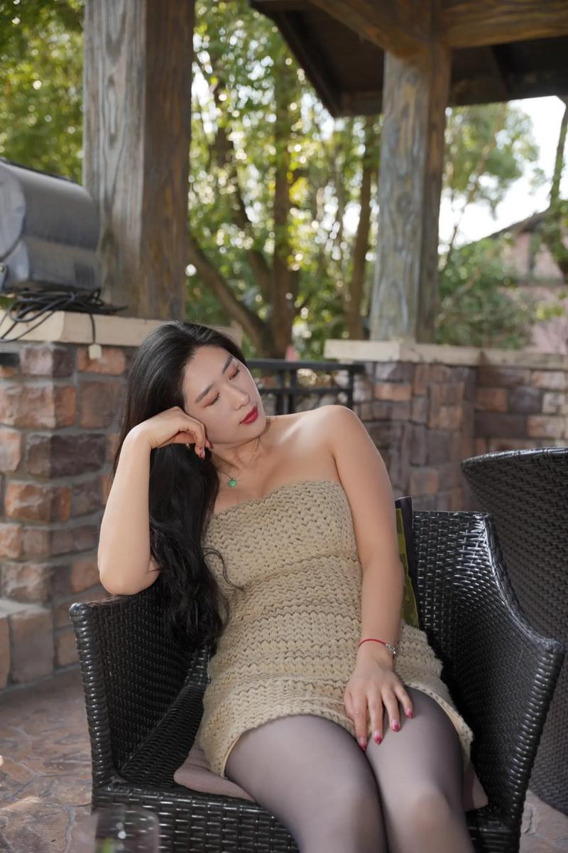 迷人的大乳秘书的相关介绍